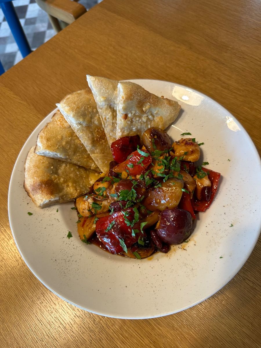 Tigaie de pui picantă cu focaccia