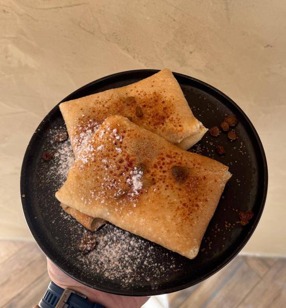 Clatite cu Branza Dulce si Stafide