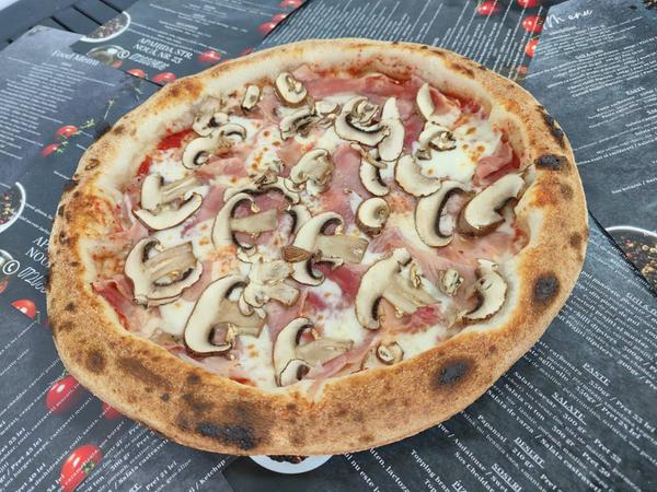 Pizza Prosciutto e Funghi