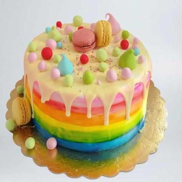 Tort Rainbow cu Macarons
