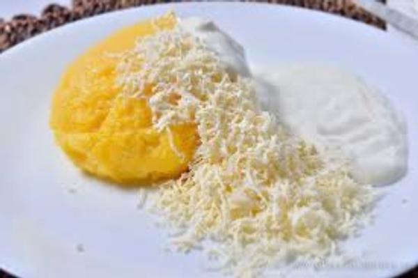 Mamaliga cu Branza si Smantana