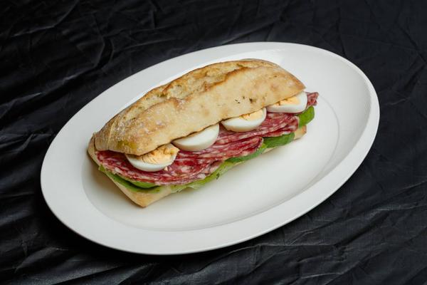Sandwich cu Salam Sopressa