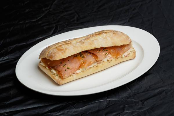 Sandwich cu Surimi si Somon Afumat