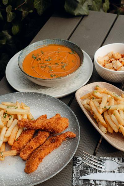 Supă Cremă de Linte + Chicken Strips (4 Buc) + Cartofi Aromatizați