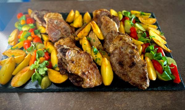 Platou Ceafa - Cotlet de 6 Persoane/ Pork Neck -Chop Platter for 6 Persons/ Sertestarja - Serteskaraj Tal 6 Szemelyre