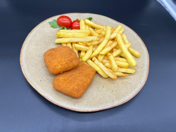 Cascaval Pane cu Cartofi Prajiti/ Breaded Cheese with French Fries Rantott Sajt Sult Burgonyaval  