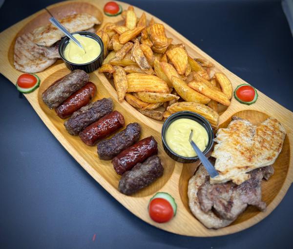 Platou Grill Pentru 2 Persoane/grilled Platter for 2 Persons/ Grilezett Tal 2 Szemelyre