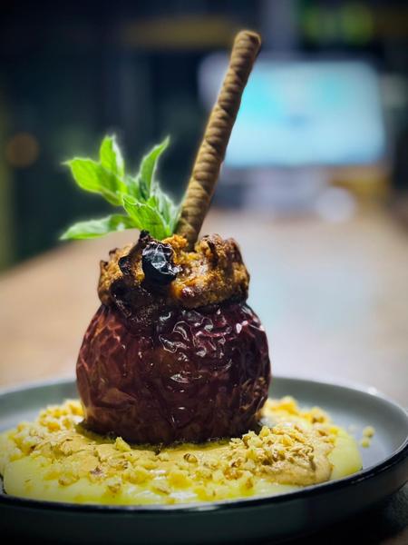 Măr Copt cu Stafide și Scorțișoară/baked Apple with Raisins and Cinnamon/sült Alma Mazsolával És Fahéjjal