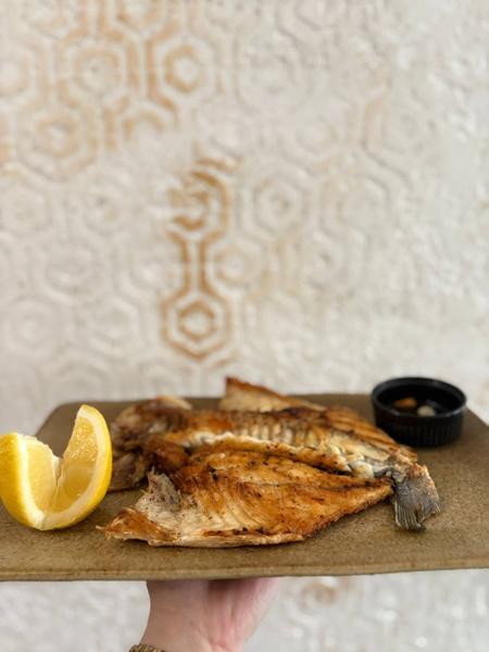 Dorada cu Sos Chilli si Usturoi/ Sea Bream with Chilli and Garlic/ Aranykeszeg Chilli Es Fokhagymaszoszal