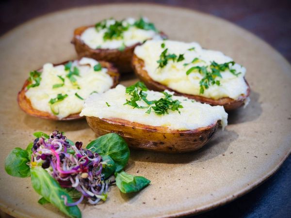 Cartofi Copti cu Branza de Burduf/ Baked Potatoes with Bellows Cheese/ Sult Burgonya