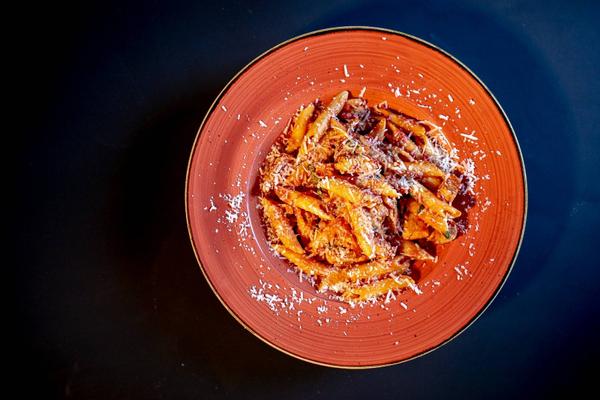 Paste con Pollo cu Sos Marinara