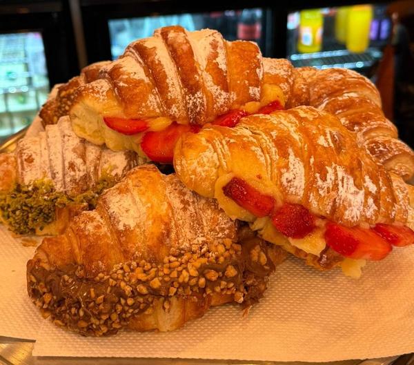 Croissant cu Ciocolata/ Vanilie /Gem