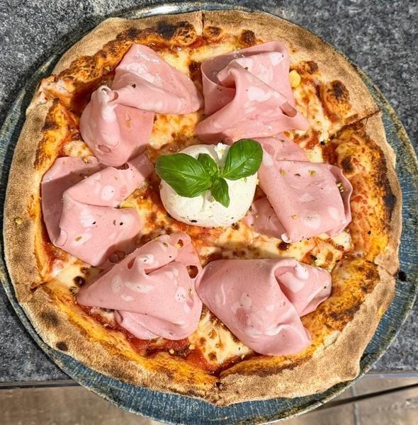 Pizza Mortadella con Burata 32 Cm