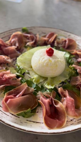 Burratina con Prosciutto Crudo