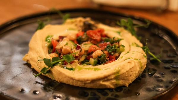 Hummus cu Salată