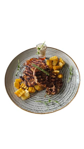 Ceafa de porc marinata la gratar cu cartofi aurii  ***     