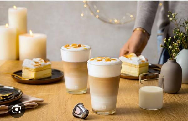 Latte Machiato cu Gust Prajitura cu Migdale 