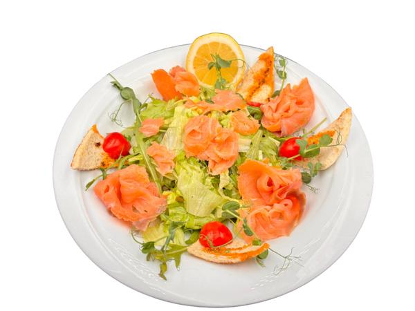 Salată cu Somon Fumée