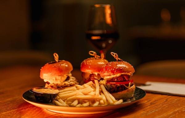 Mini Burgers cu Cartofi Wavy