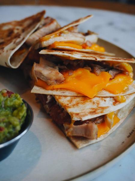 Quesadilla cu Pui si Guacamole