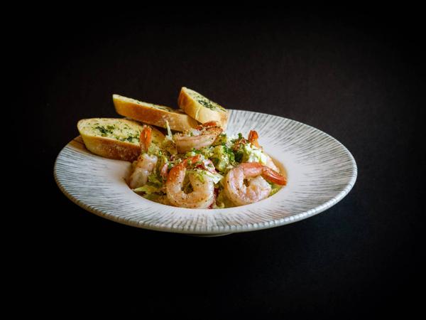 SALATĂ cu CREVEȚI și AVOCADO