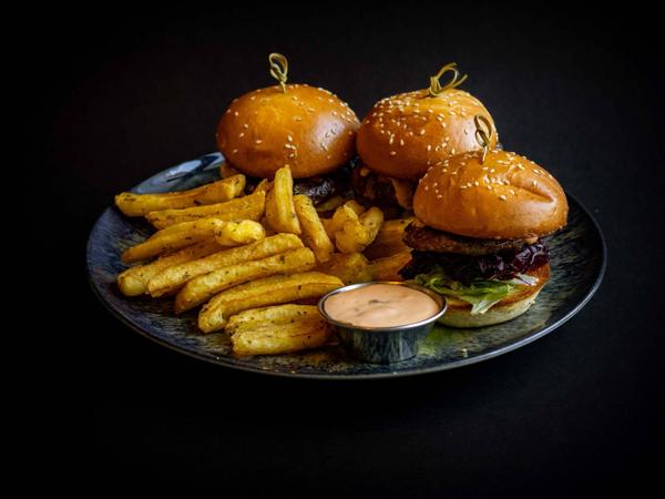 MINI BURGERS cu CARTOFI WAVY