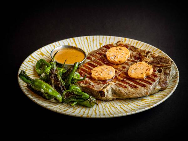 T-BONE cu PADRON PEPPER și SOS PIPER VERDE