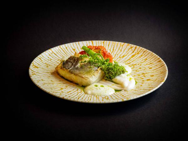 COD NEGRU cu PIURE de CONOPIDĂ și sos BEURRE BLANC