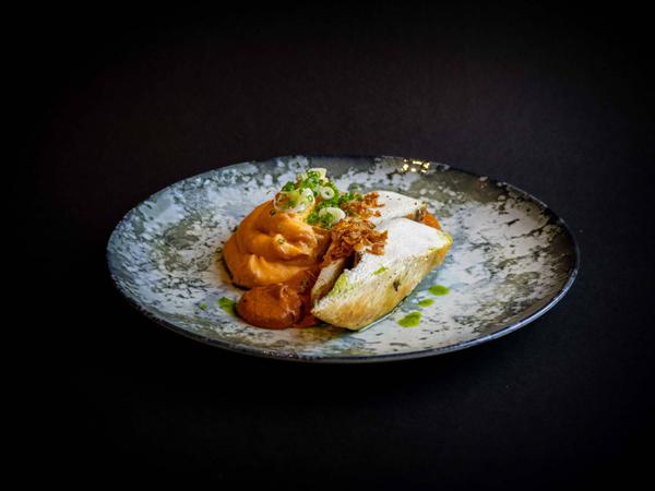 PIEPT de PUI cu CARTOFI ȚĂRĂNEȘTI și SOS ROMESCO