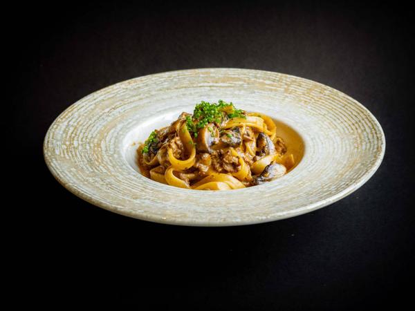 TAGLIATELLE cu CONFIT de RAȚĂ și CIUPERCI