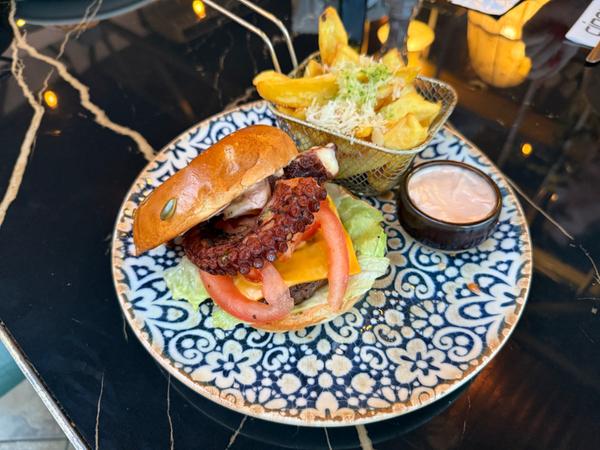 Octopus Burger | 600gr / 1563kcal | 