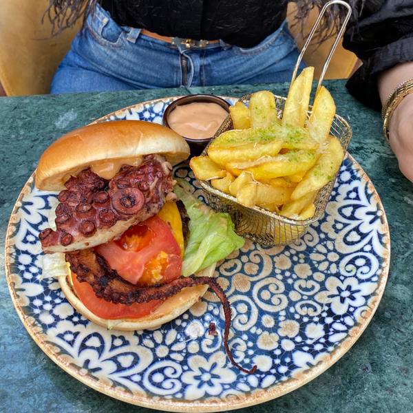 Octopus Burger | 600gr / 1563kcal | 