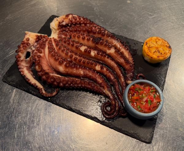 Caracatita Intreaga la Gratar |750gr/1282kcal| 