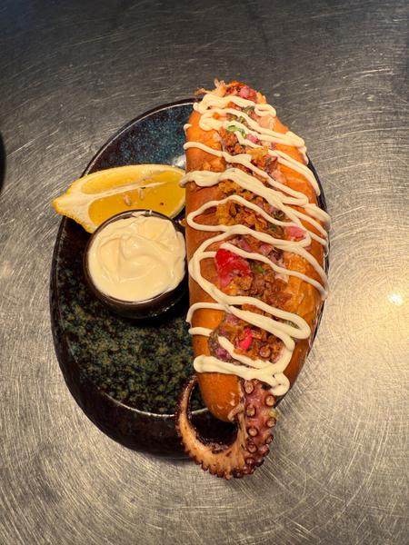 Hot Dog cu Caracatita |160gr/288kcal|