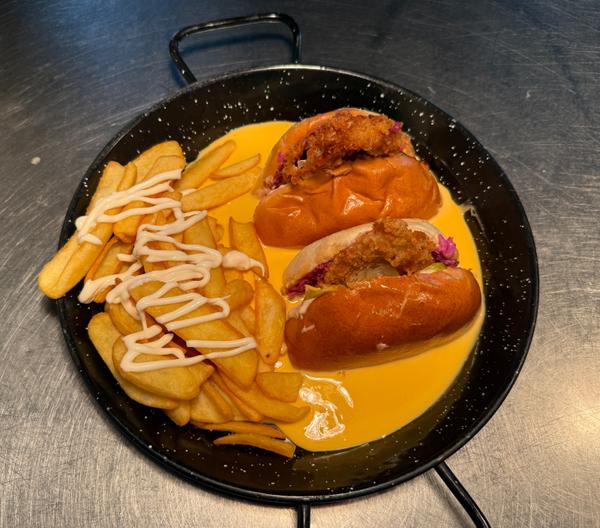 CHICKEN CHEESE BURGER | | 500GR / 1326KCAL | 