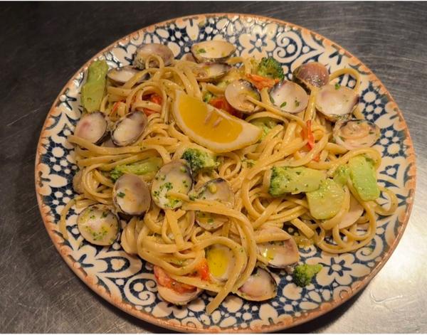 LINGUINE CU VONGOLE SI BROCCOLI | 600GR / 938KCAL |