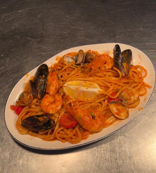 LINGUINE ARRABIATA CU FRUCTE DE MARE | 490GR /1120KCAL |