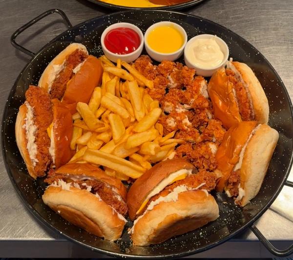 Platou Chicken Burger (3 Persoane) | 1400gr / 2960kcal 
