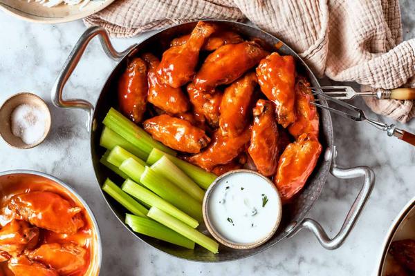 Aripioare picante (Buffalo Hot Wings) 12 Buc