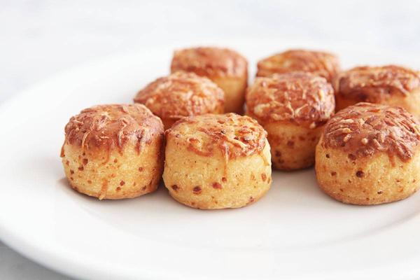 Pogăcele cu Brânză