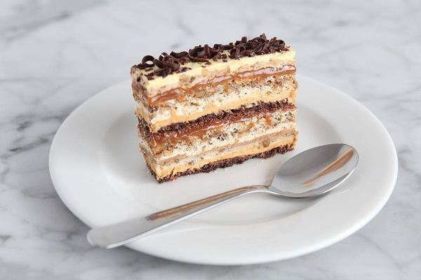 Tort Bezea, Nucă și Caramel
