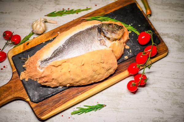 Pește de Captură în Crustă de Sare( Doradă Regală/midocar/scorpie de Mare/crap Sălbatic/ Biban de Mare)