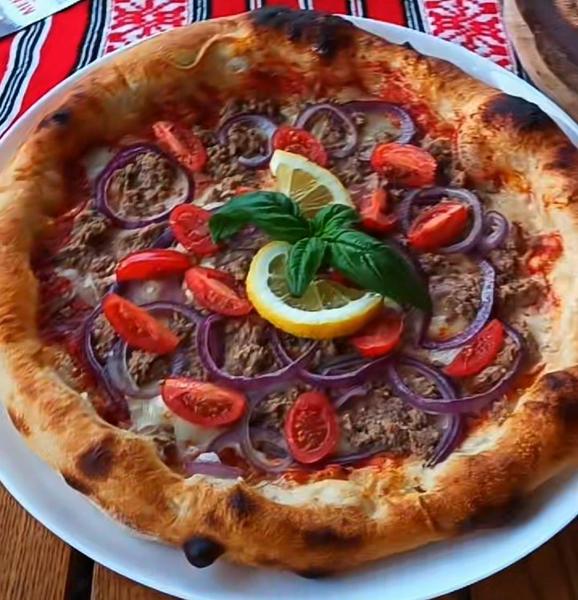 Pizza Tonno