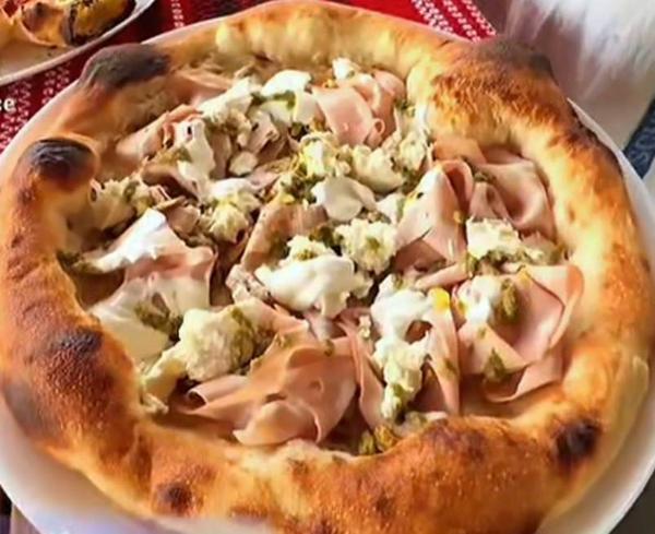 Pizza Bianca Al Pistachio