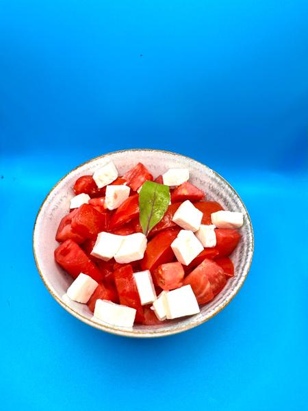 Salata de Rosii cu Brânza