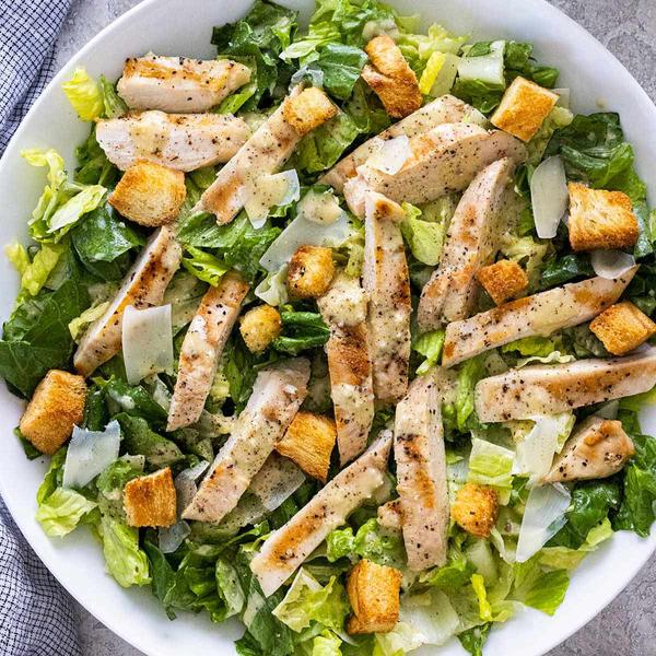 Salată Caesar 