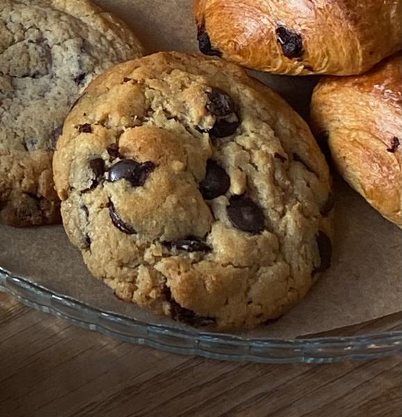Biscuiți cu Ciocolată si Unt de Arahide 