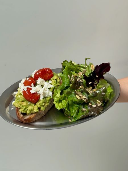 Avo Toast & Roasted Tomatoes