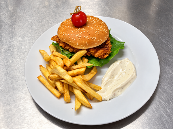Meniu Burger Pui + Cartofi Prajiti + Sosul Casei 