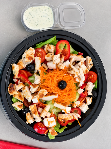 Salata cu Piept de Pui si Crutoane Aromatizate 